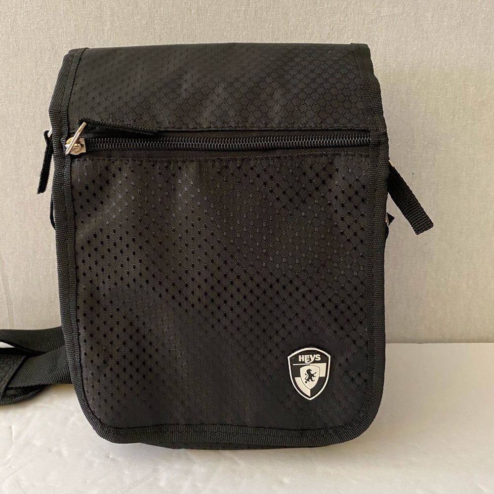 Heys Crossbody Travelmate